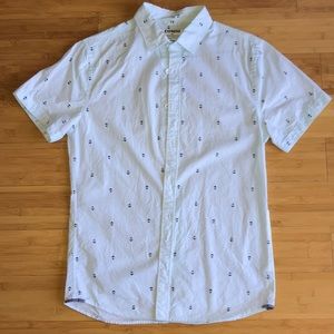 Men’s Express Button-Down Short Sleeve Shirt